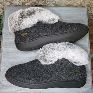 UltraIdeas Women's Slippers with Faux Fur. Size 8.